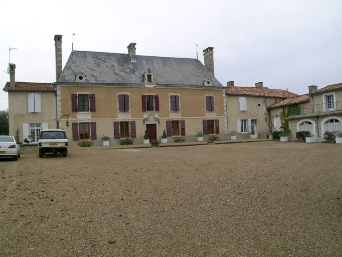 Logis façade sud-est.