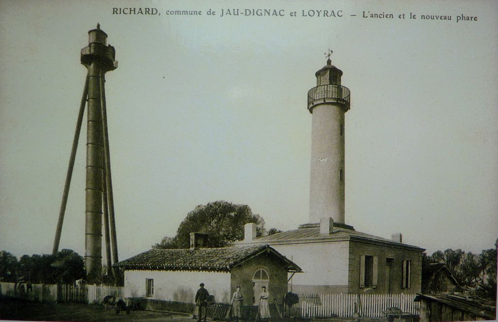 Carte postale (collection particulière), 1ère moitié du 20e siècle : L'ancien et le nouveau phare.