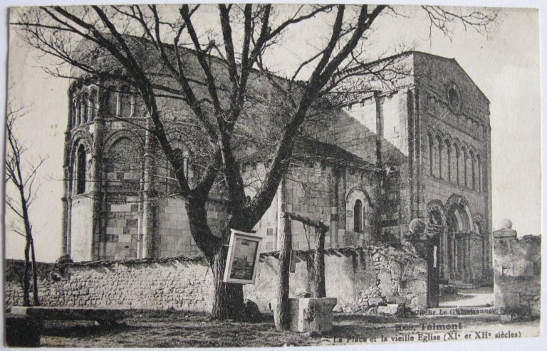 L'église vue depuis le nord-est après les transformations du début du 20e siècle, carte postale vers 1910.