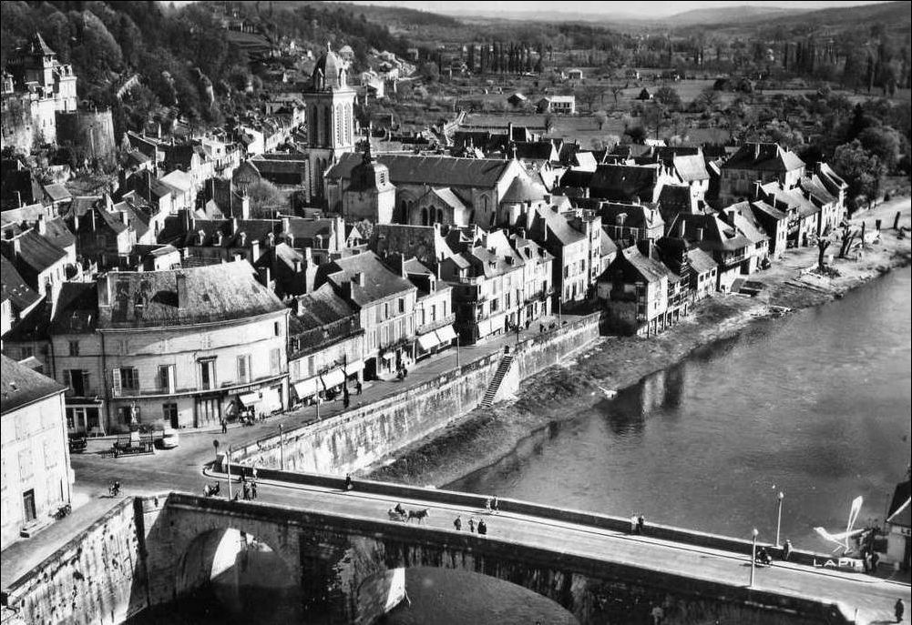 Le pont et le bourg de Montignac, carte postale du milieu du 20e siècle. Lapie éditeur.