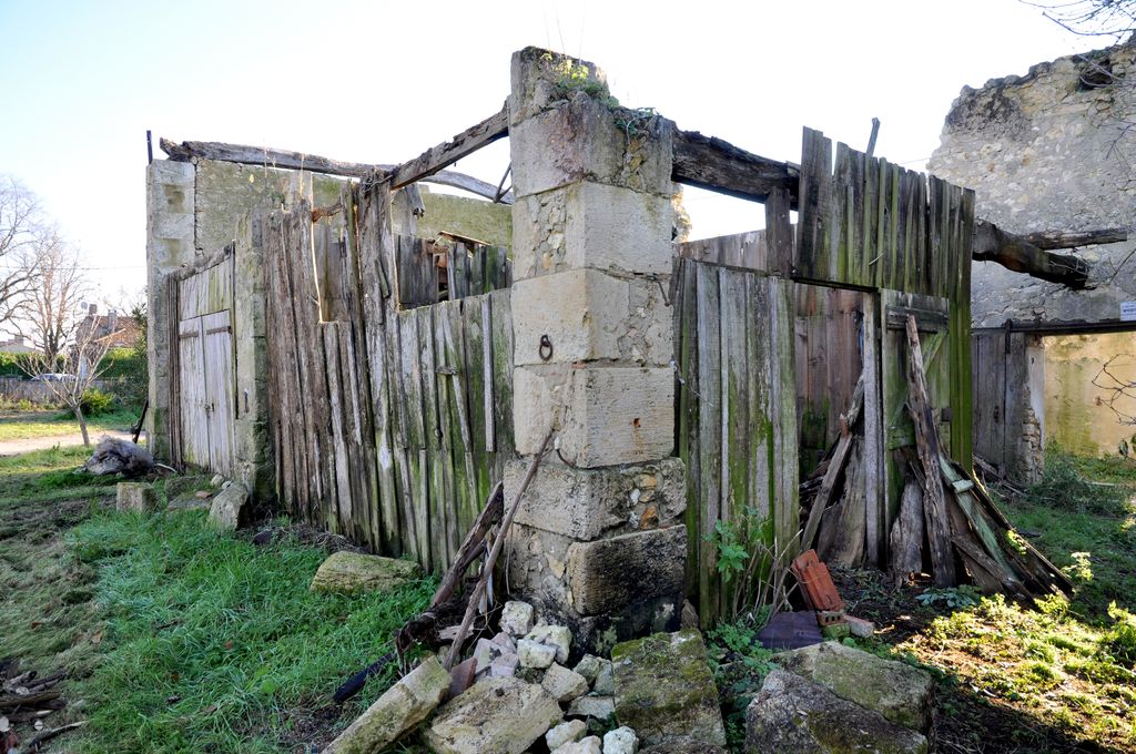 Étable-grange ruinée.