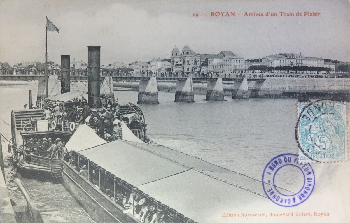 L'arrivée du bac du Verdon vers 1900.