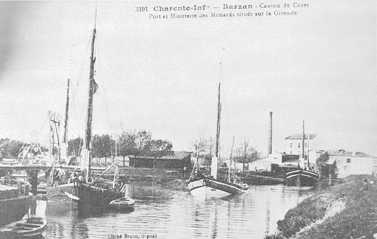 Le port des Monards sur une carte postale vers 1910.