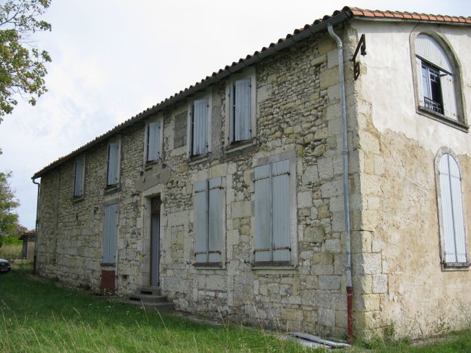 Le mur nord du logis.