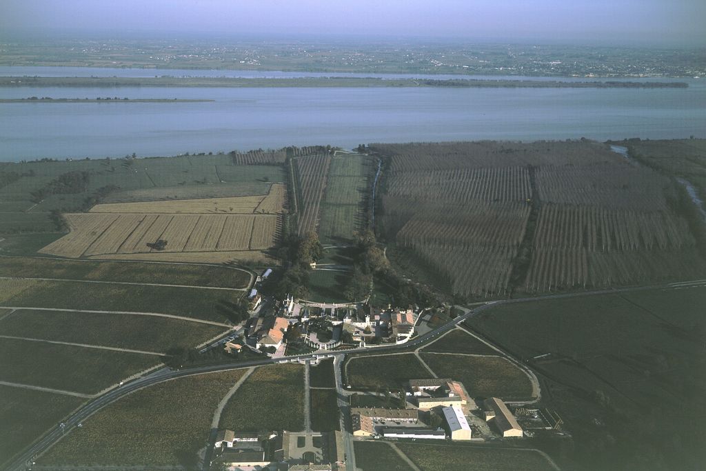 Château Beychevelle : vue aérienne (2002).