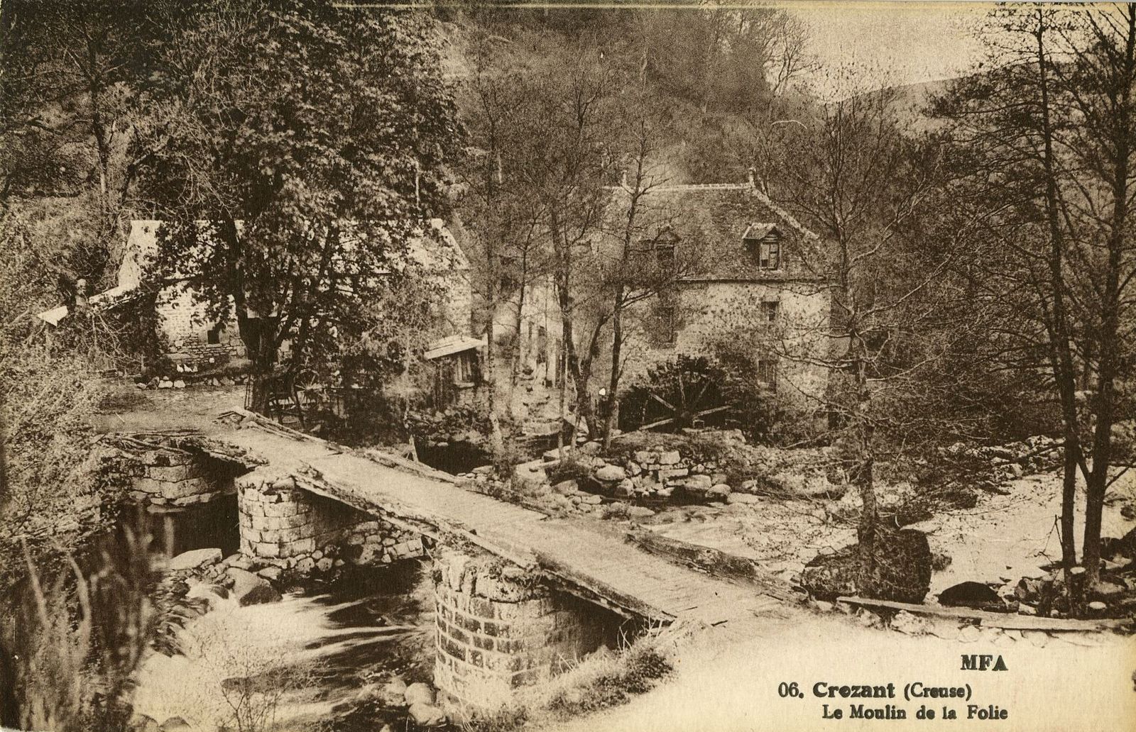 Carte postale ancienne : le Moulin de la Folie avant 1926.