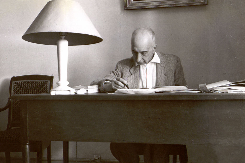 François Mauriac à son bureau de Malagar, 6 juillet 1951 (Centre François Mauriac de Malagar)