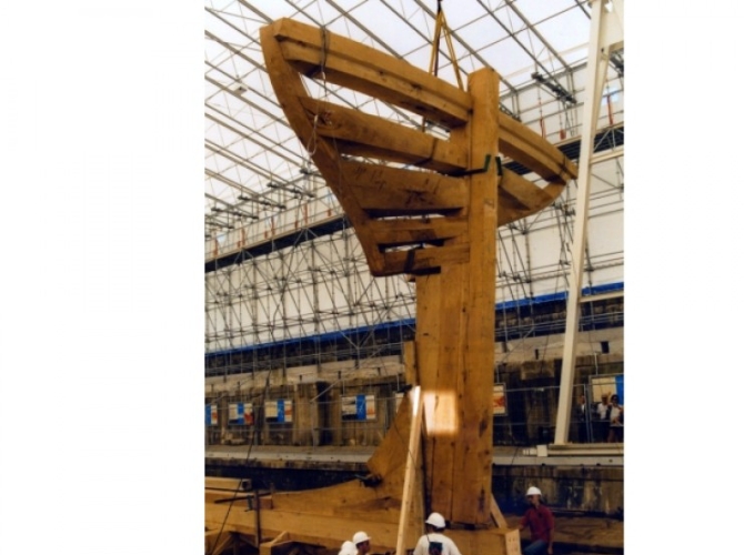 L'arcasse, mise en place en 1998, est une pièce de fabrication très complexe qui donne sa forme à l'arrière de la frégate