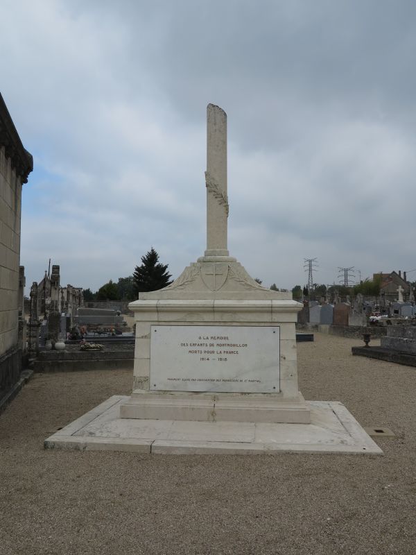 Monument aux morts du cimetière Saint-Martial à Montmorillon.