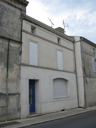 La maison vue depuis le nord-est.