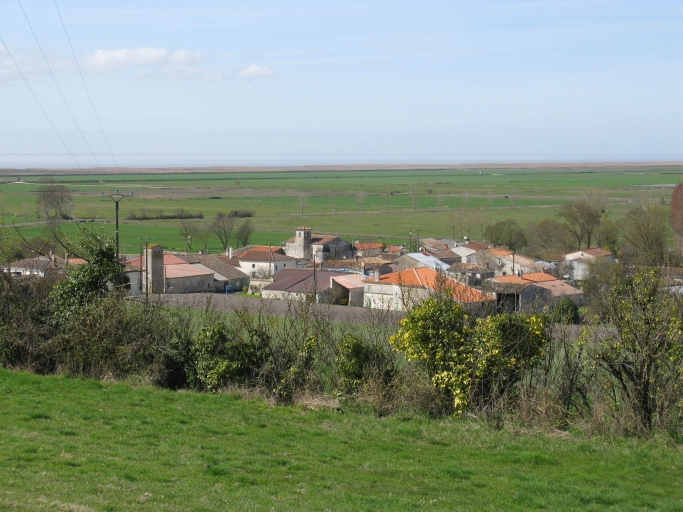 Le bourg de Saint-Romain vu depuis le terrier de Beaumont.