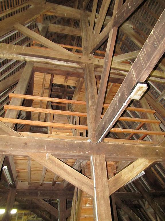Vue intérieure : escaliers dans les combles.
