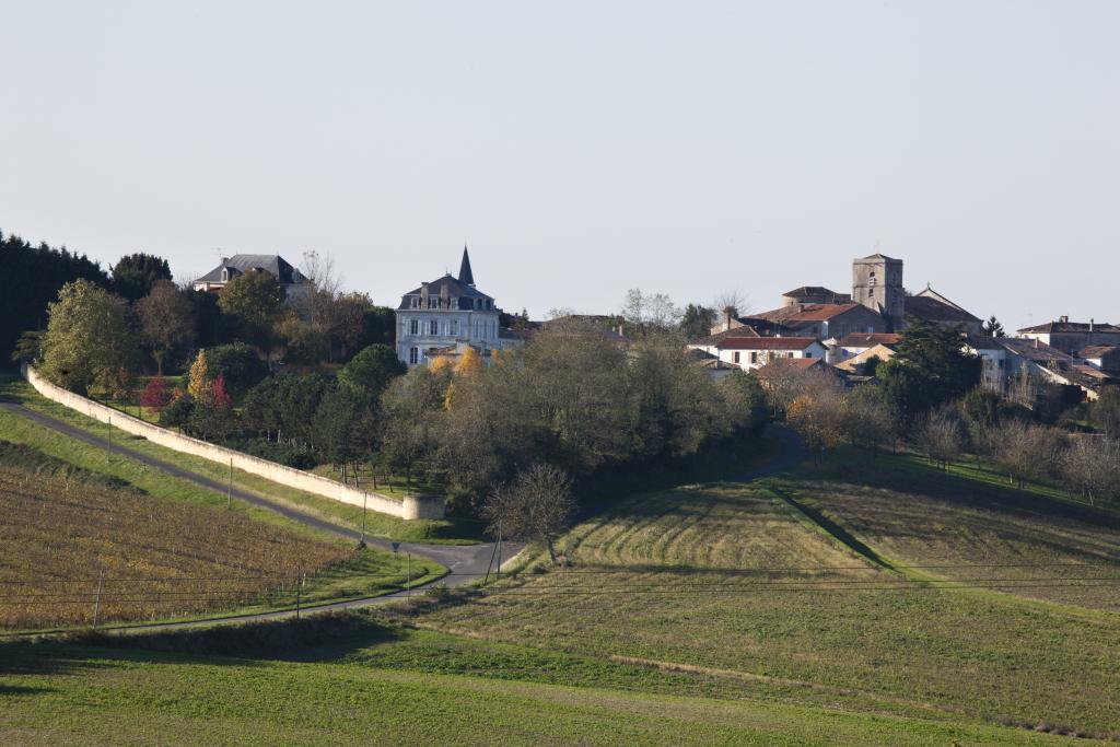 Le bourg vu depuis Gendreau-le-Haut.
