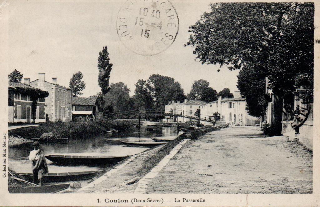 Le quai Louis Tardy en amont de la passerelle et au niveau de la mairie actuelle, vers 1900.
