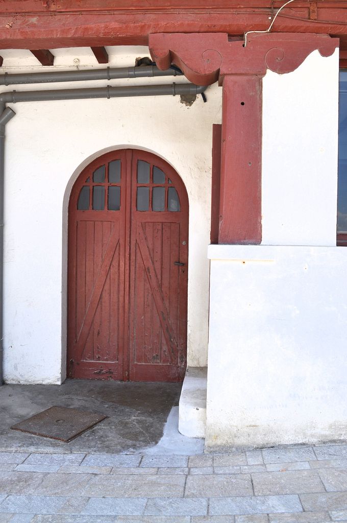 Façade ouest, détail du porche.