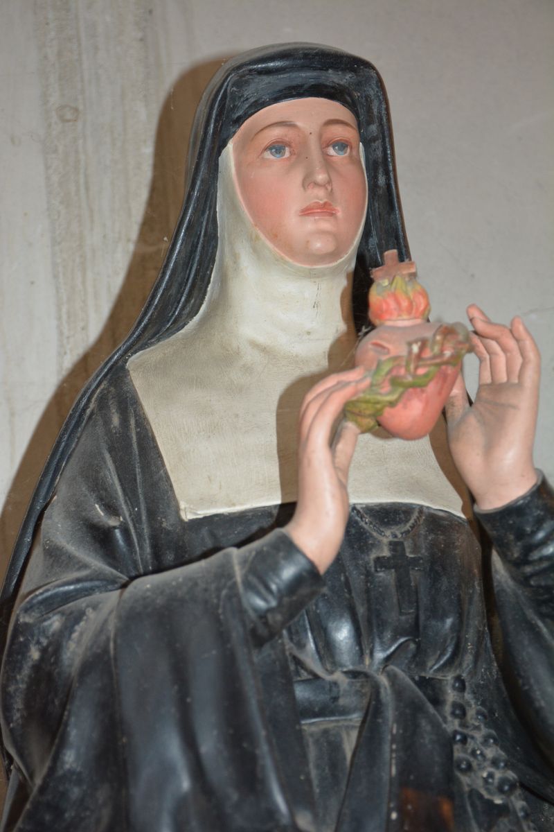 Détail de la statue de sainte Marguerite-Marie Alacoque.