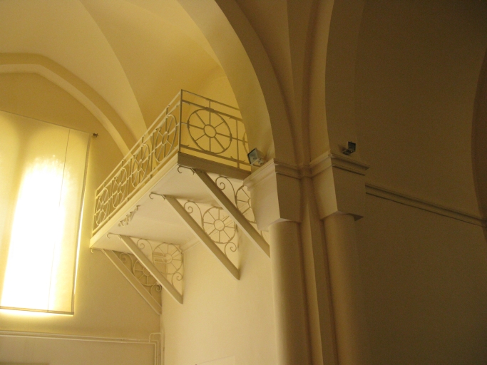 La tribune des Sœurs dans le bras droit du transept.
