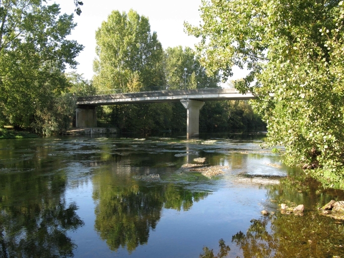 Le pont de la RD 5 à Vicq-sur-Gartempe.