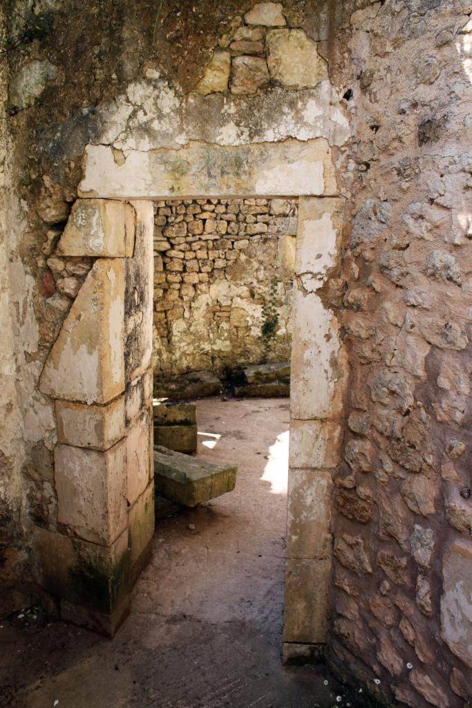 Tour, élévation sud : porte.