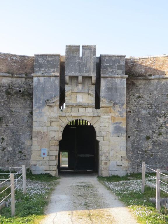 Portail d'entrée du fort.