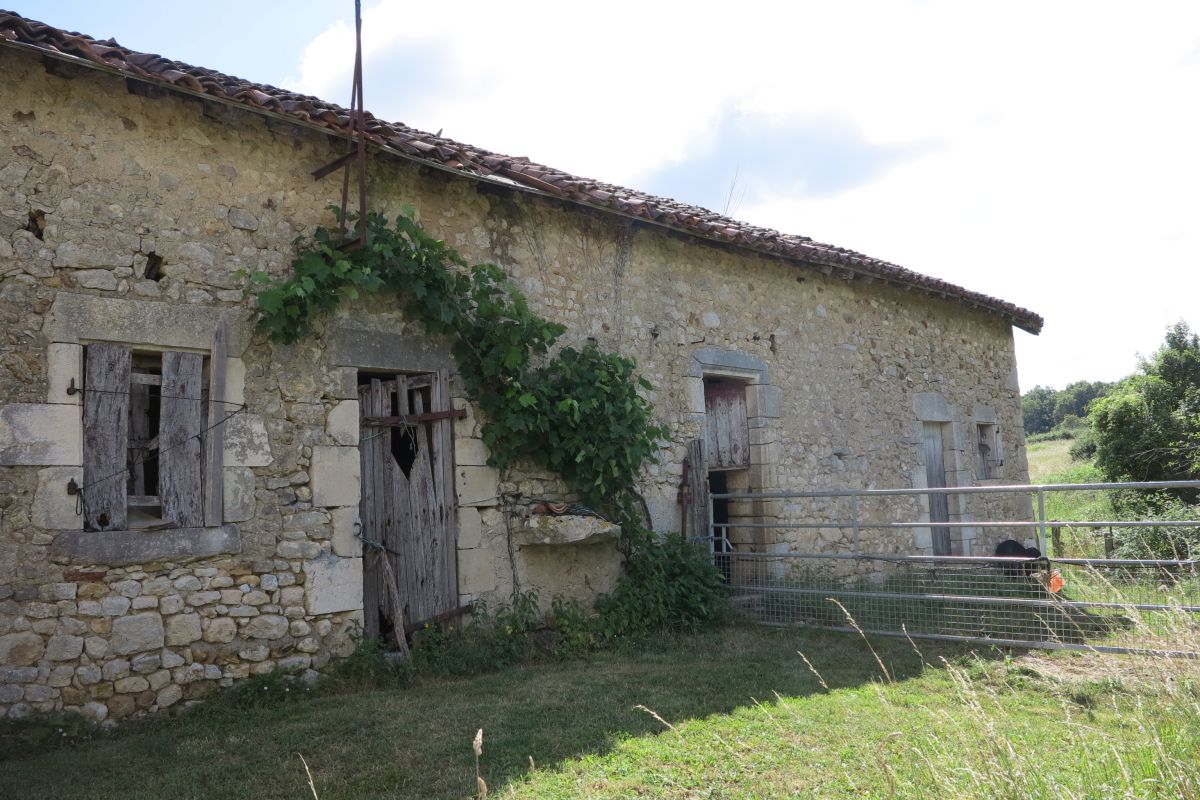 Ancien logement et dépendance, façade sud-ouest.
