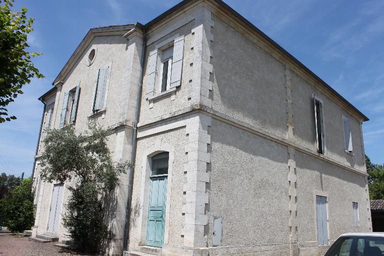 Vue de l'école de Ménestérol, rue Paul-Emile Victor.