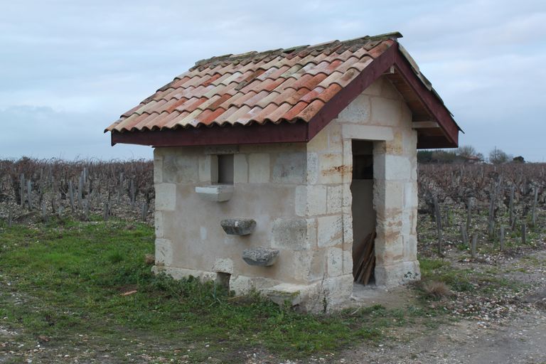 Cabane de vigne avec reposoirs (Pontet-Canet, parcelle OB 288).