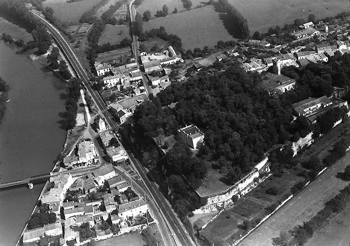 Une vue aérienne de Taillebourg en 1955.