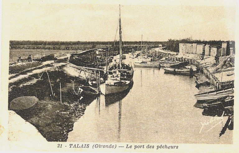 Carte postale (collection particulière), 1ère moitié du 20e siècle : le port des pêcheurs.