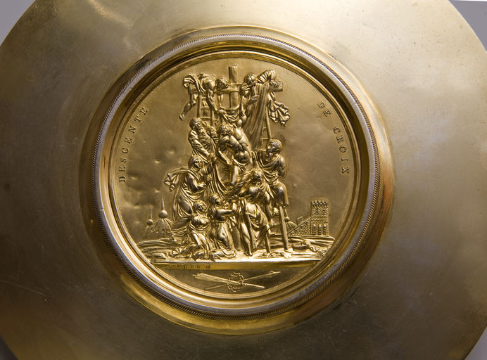Détail de la patène : médaillon avec la Descente de croix d'après Rubens.