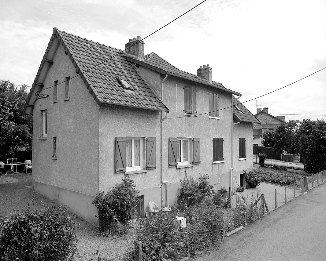 Vue d'une maison de contremaîtres de 2 logements de 5 pièces.