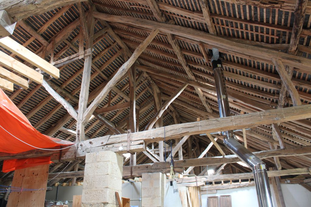 Vue d'ensemble de la charpente du bâtiment principal.