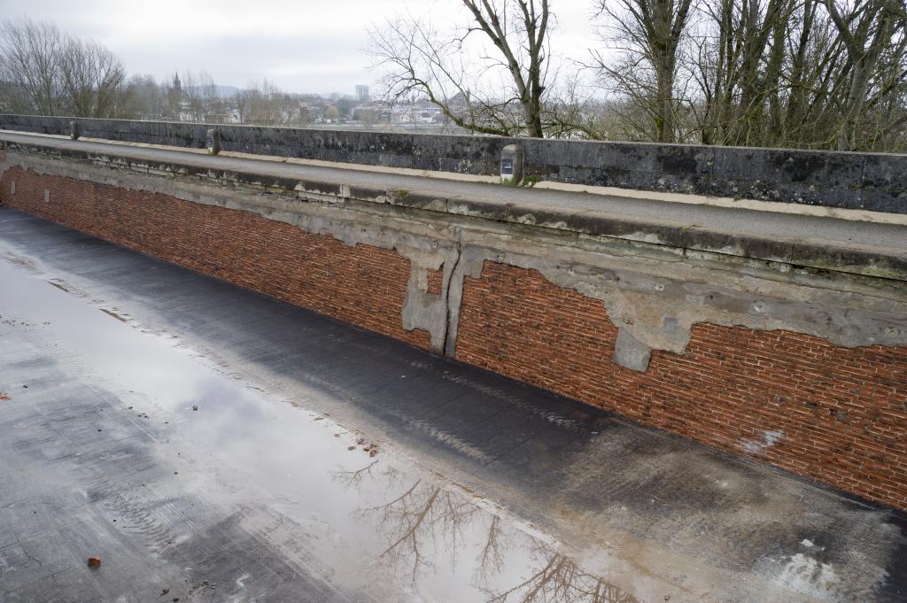 Bajoyer de la rive gauche : état après dégagement de la brique durant les travaux de restauration.