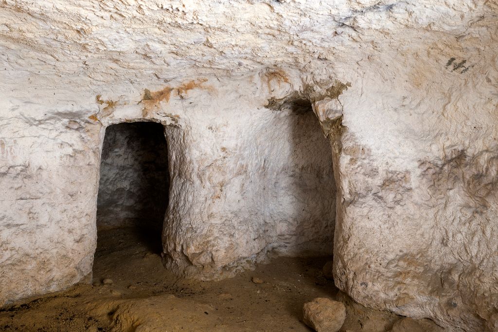 Accès aux galeries d'un cluzeau.