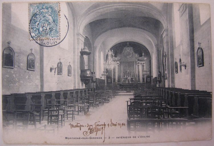 L'intérieur de l'église sur une carte postale du début du 20e siècle.