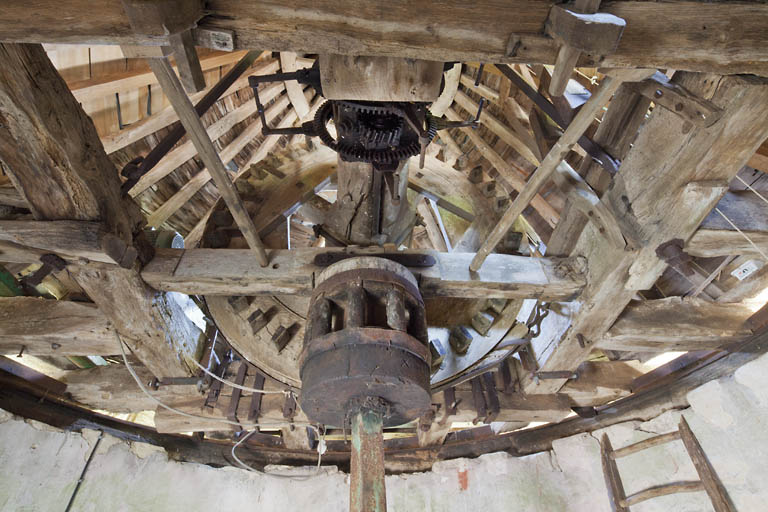 Le mécanisme (rouet et lanterne) du moulin de la Sablière, à Floirac.