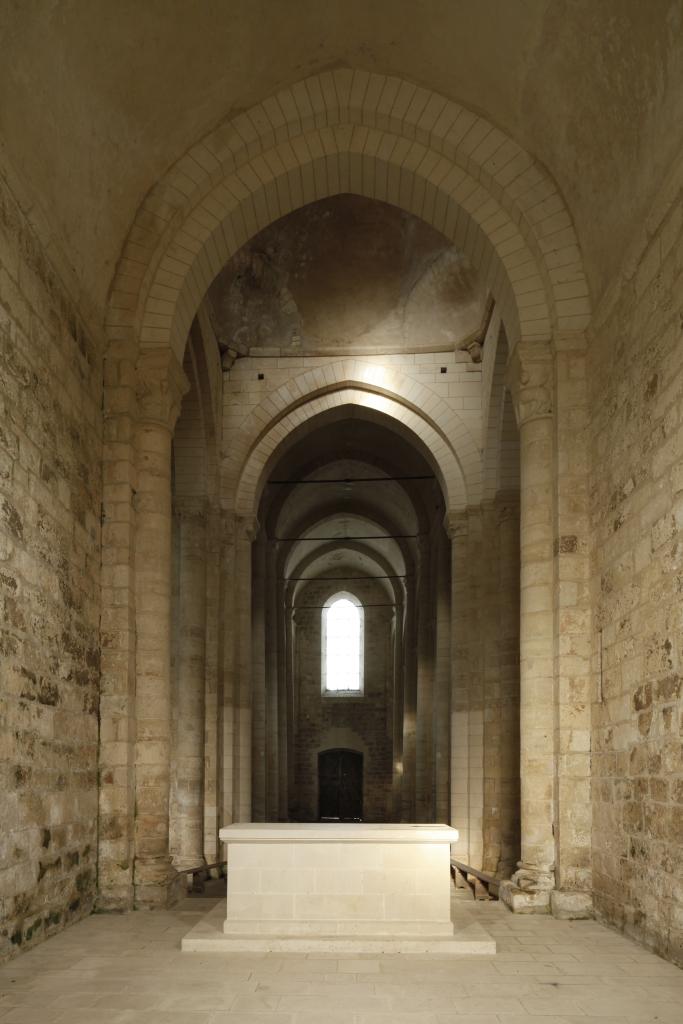 Nef, vue du choeur vers l'entrée.