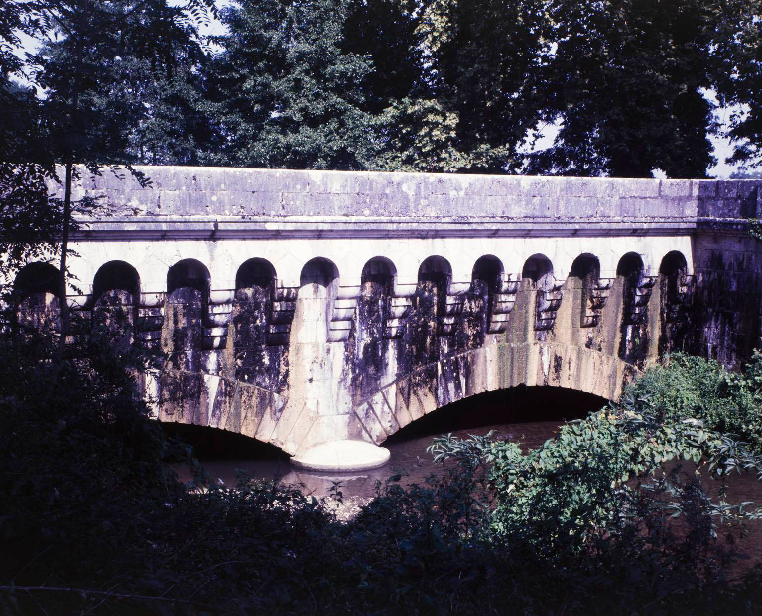 Elévation sud depuis le sud.