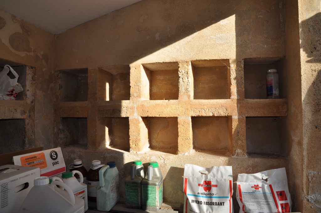 Poulailler : vue intérieure.