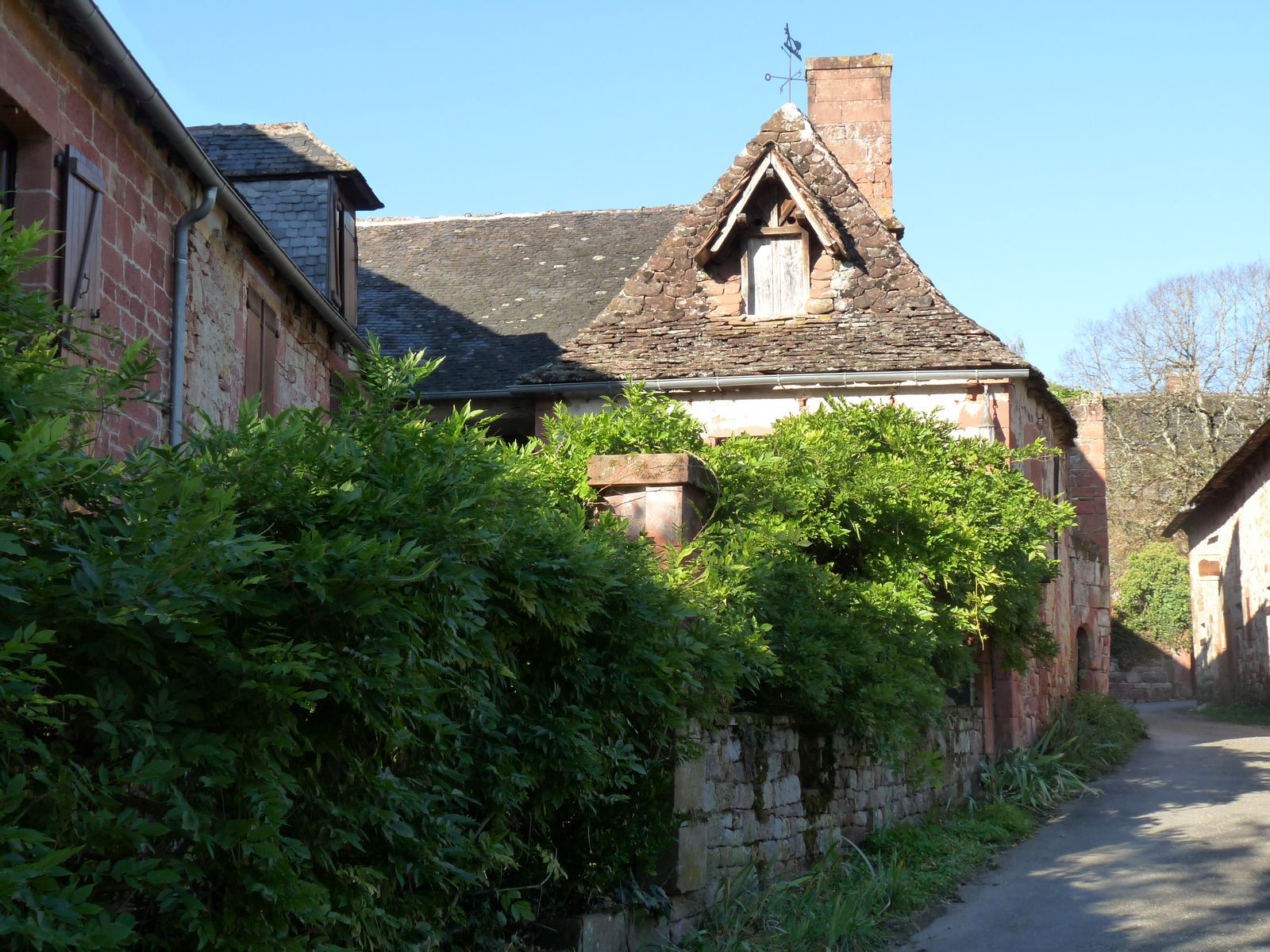 Vue générale depuis la rue.