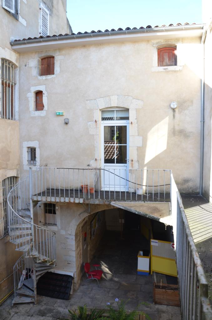 Façade sud donnant sur la cour.