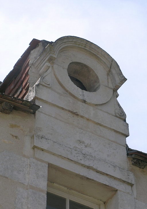 Détail de la lucarne de l'élévation nord-est du pavillon.