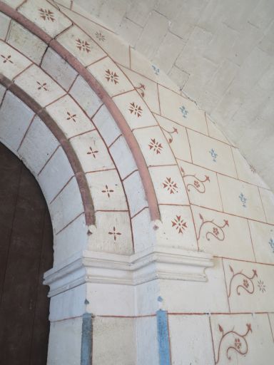 Décor peint au-dessus de la tribune.
