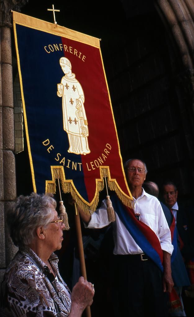 Présentation de la bannière de procession dédiée à saint Léonard.