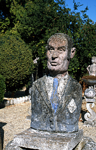François Mitterrand vu de face.
