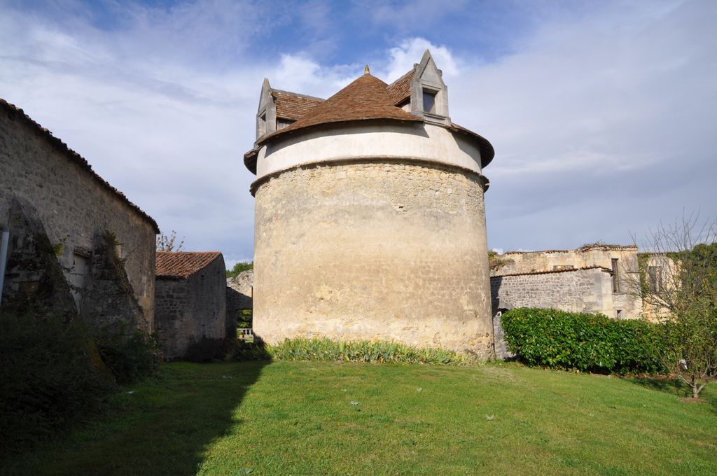 Colombier vu depuis l'est.