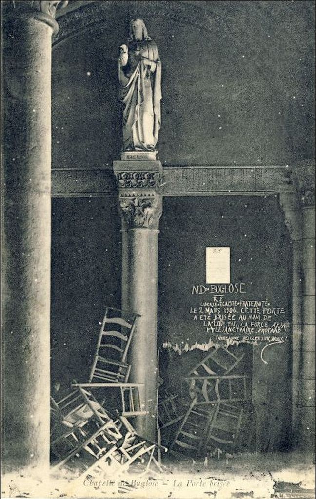 Chapelle de Buglose. La Porte brisée (inventaire du 2 mars 1906). Carte postale, 1906.