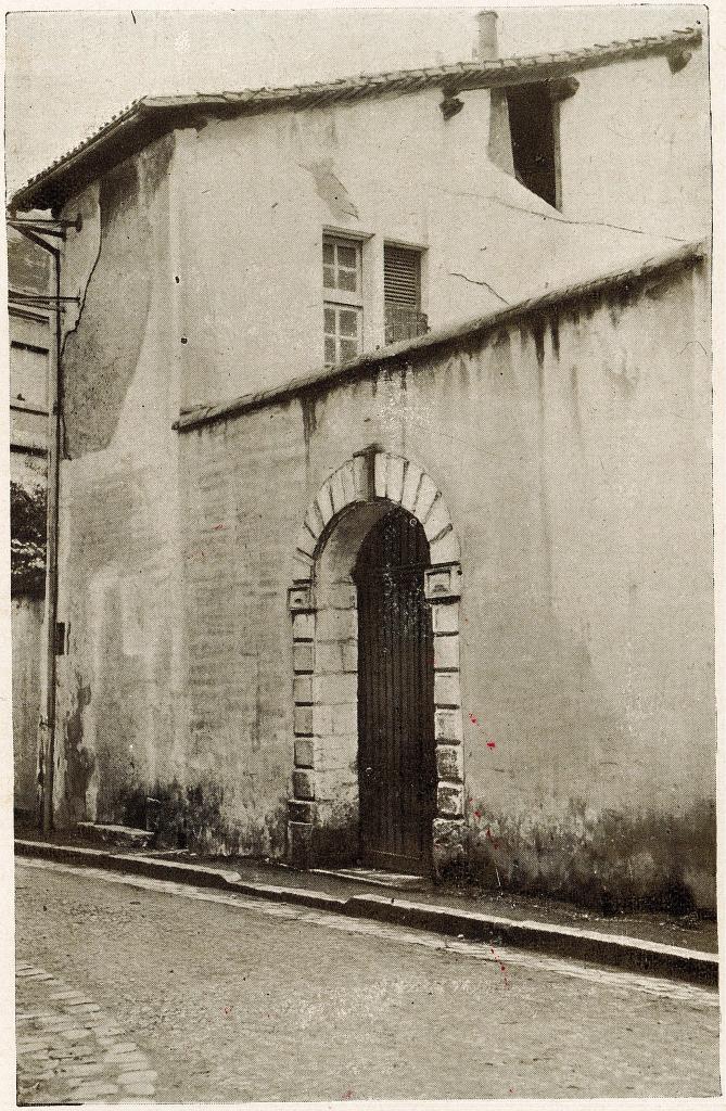 Ancienne entrée du couvent des Barnabites, puis de l'école publique de filles. Vers 1909 (publiée dans Paul Lahargou, Le Collège de Dax, 1909).