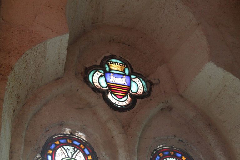 Transept, bras sud : détail d'une verrière quadrilobée.