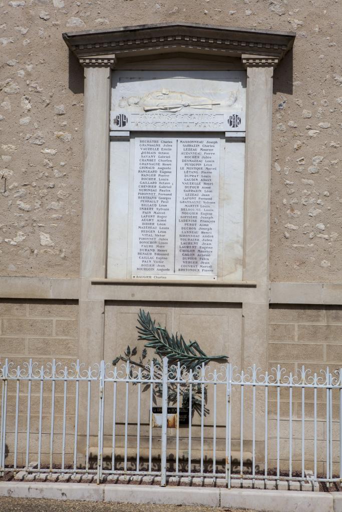 Monument aux morts de Saulgé.